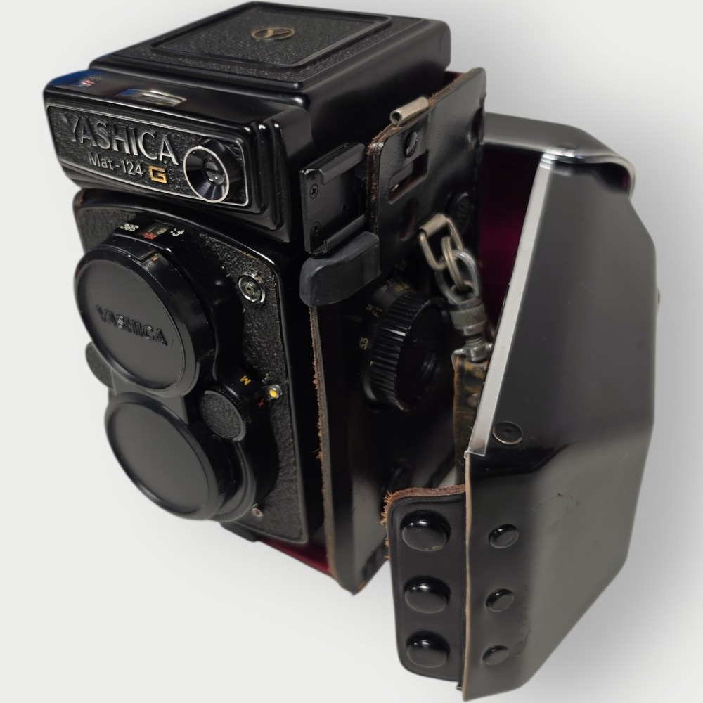 Yashica Mat-124 G Vintage TLR 80mm Film Camera Black LEATHER CASE UNTESTED